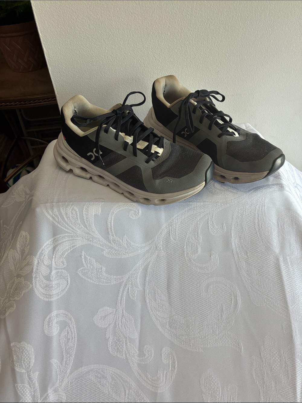 On Running Men's Cloudnova Sneakers - Black and Beige